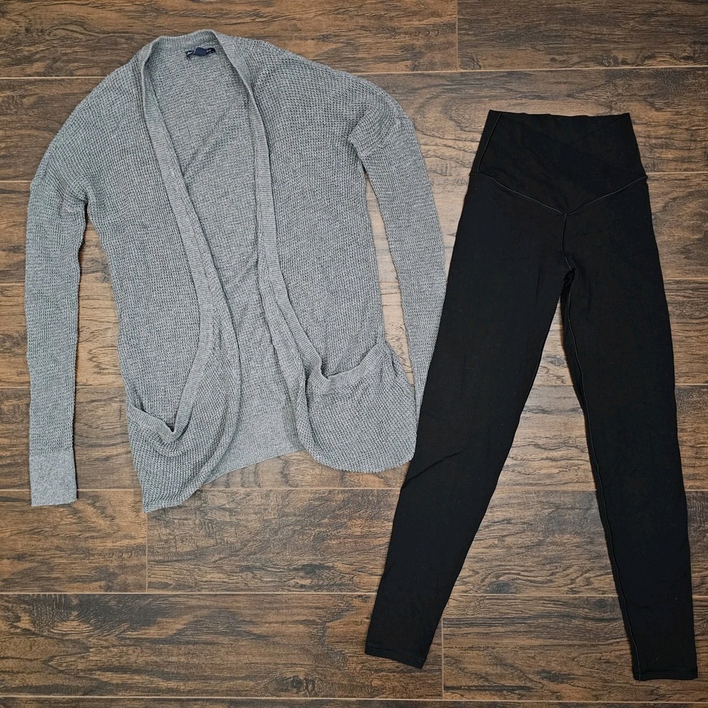 Lot of 2 Womens XS American Eagle Sweater And Offline By Aerie Leggings Comfort